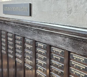 Memorial plaques